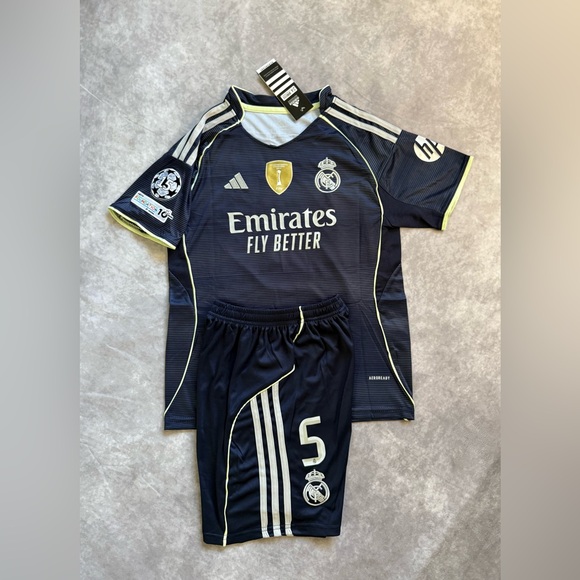 Real Madrid Away set for kids Bellingham 5 - Picture 2 of 8